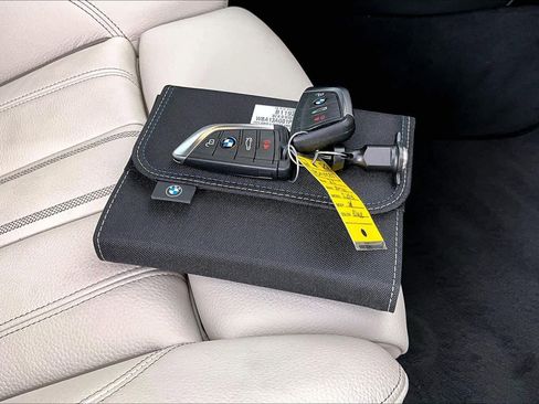 Used 2023 BMW 530e w/ Executive Package image 14