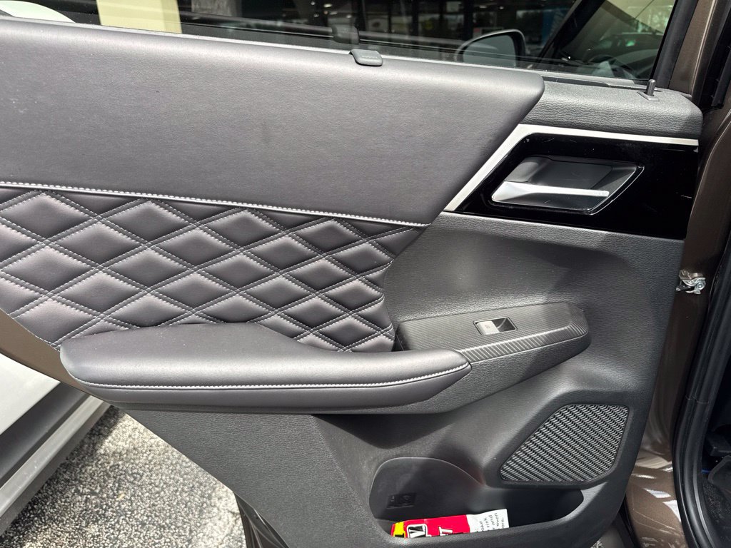 Used 2024 Mitsubishi Outlander 4WD Plug-In Hybrid image 11