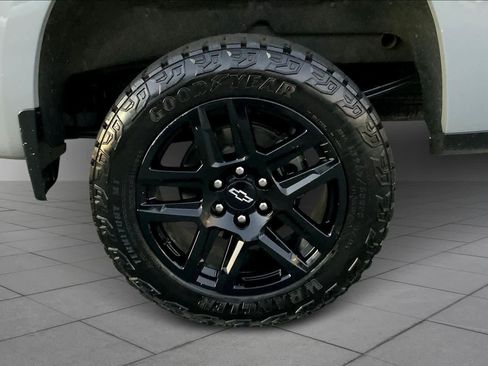 Used 2025 Chevrolet Silverado 1500 Custom Trail Boss image 10