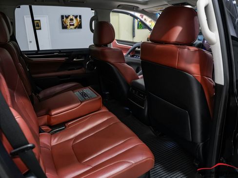 Used 2021 Lexus LX 570 4WD w/ Luxury Package image 10