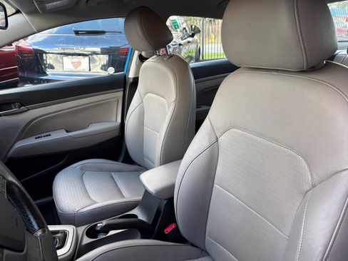 Used 2017 Hyundai Elantra Limited image 14