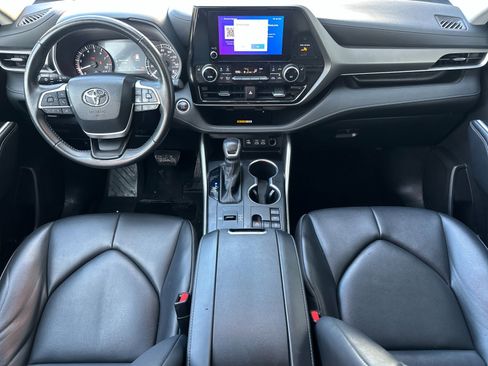 Used 2024 Toyota Highlander XLE image 12