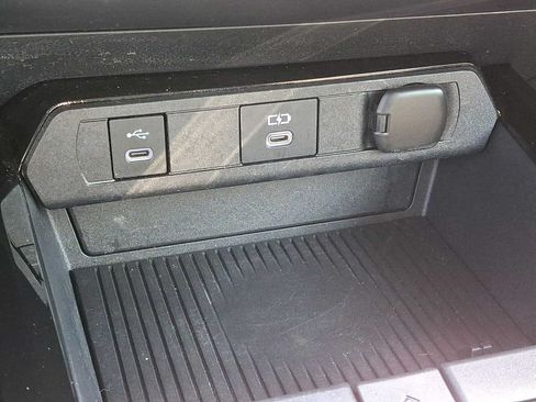 Used 2025 Toyota Prius LE FWD image 23