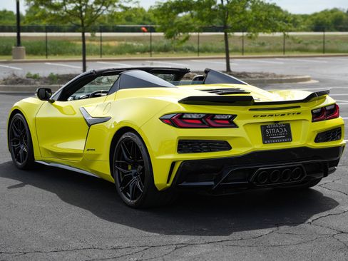 Used 2023 Chevrolet Corvette Z06 w/ Stealth Interior Trim Package RWD image 9