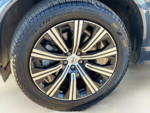 Used 2024 Volvo XC90 B5 Core w/ Climate Package image 42