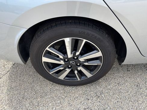 Used 2025 Nissan Versa SV FWD image 27