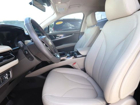 Used 2022 Lincoln Nautilus FWD w/ Premium Package image 2