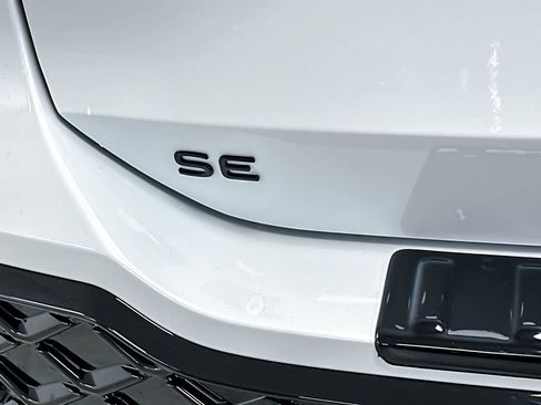 New 2026 Volkswagen Tiguan SE R-Line image 25