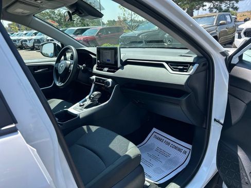Used 2025 Toyota RAV4 XLE AWD/4WD image 12