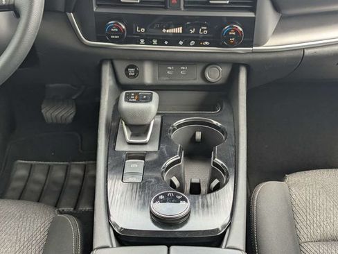 Used 2024 Nissan Rogue SV AWD/4WD image 19
