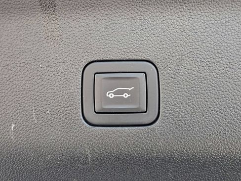 Used 2025 GMC Yukon Denali AWD/4WD image 31