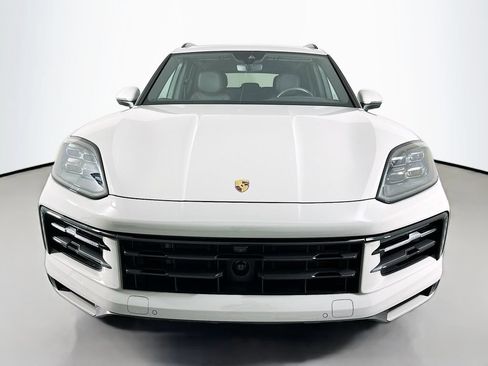 Certified 2025 Porsche Cayenne AWD/4WD image 6