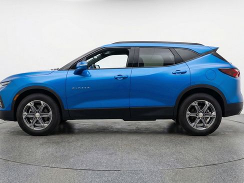 Used 2025 Chevrolet Blazer LT FWD image 5