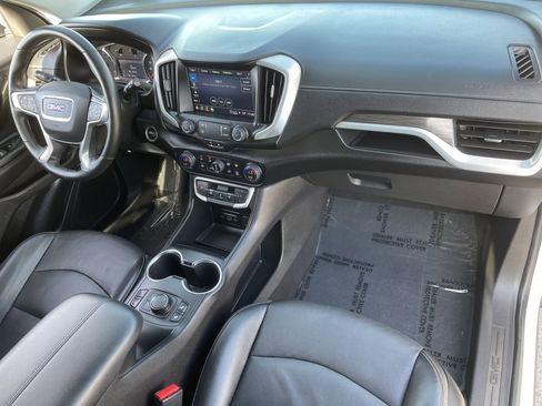 Used 2024 GMC Terrain SLT image 11