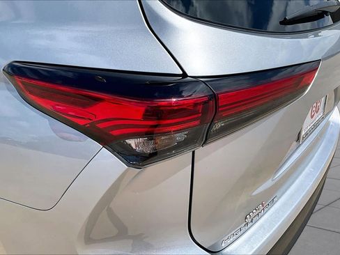 Used 2021 Toyota Highlander XLE FWD image 29