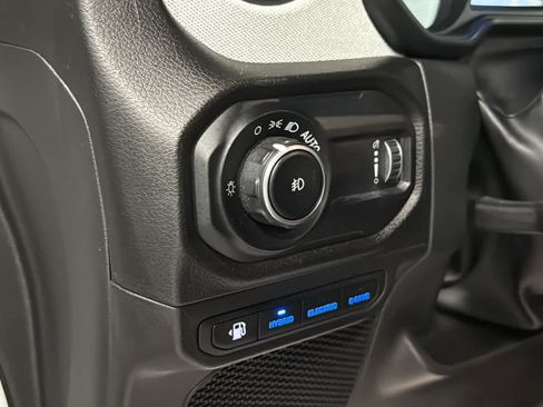 Used 2024 Jeep Wrangler Unlimited w/ Convenience Group AWD/4WD image 23