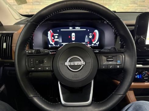 Certified 2025 Nissan Pathfinder Platinum w/ Cargo Package FWD image 10