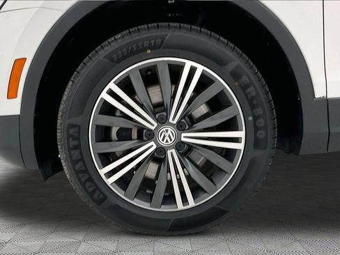 Used 2018 Volkswagen Tiguan SEL AWD/4WD image 26