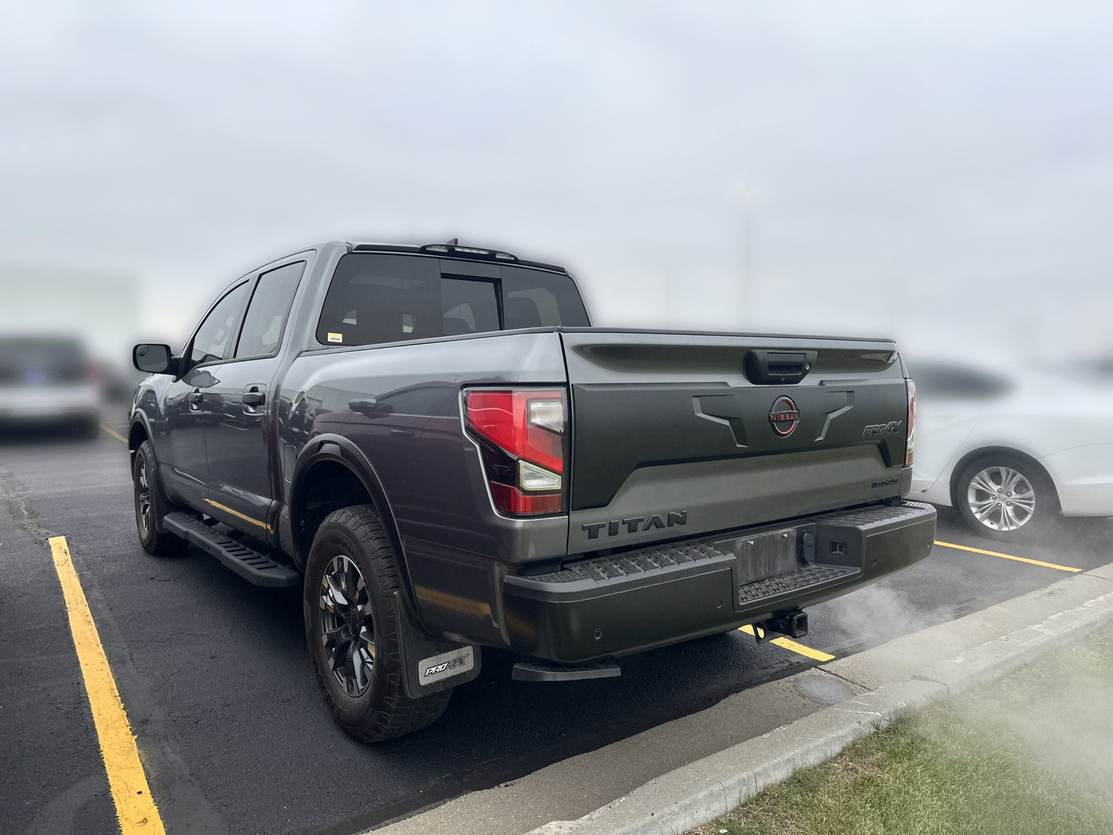 Used 2024 Nissan Titan PRO-4X w/ Pro-4x Convenience Package AWD/4WD image 4