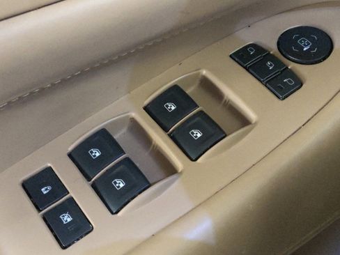 Used 2018 Cadillac Escalade Platinum RWD image 27
