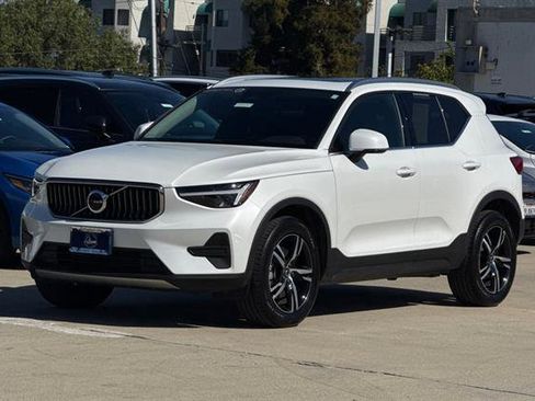 Certified 2025 Volvo XC40 B5 Core image 7