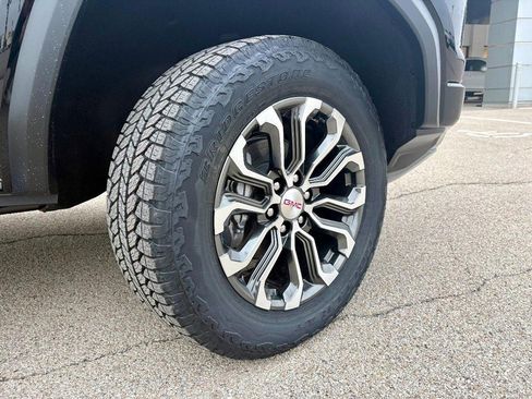 New 2026 GMC Canyon Denali image 10