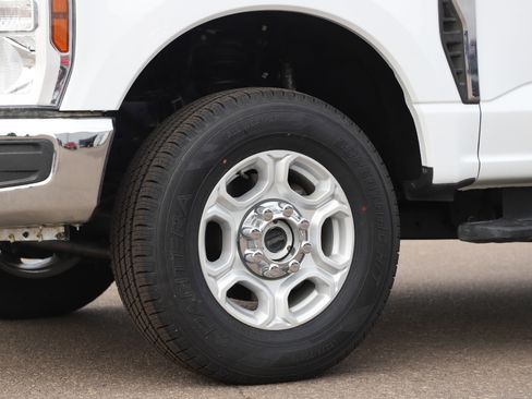 Used 2025 Ford F350 XLT AWD/4WD image 31