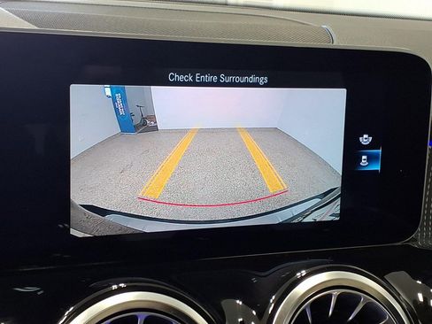 Used 2021 Mercedes-Benz GLB 250 4MATIC image 14