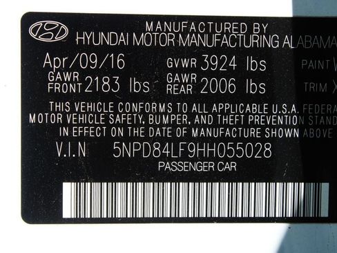 Used 2017 Hyundai Elantra Limited w/ Limited Ultimate Package 05 FWD image 32