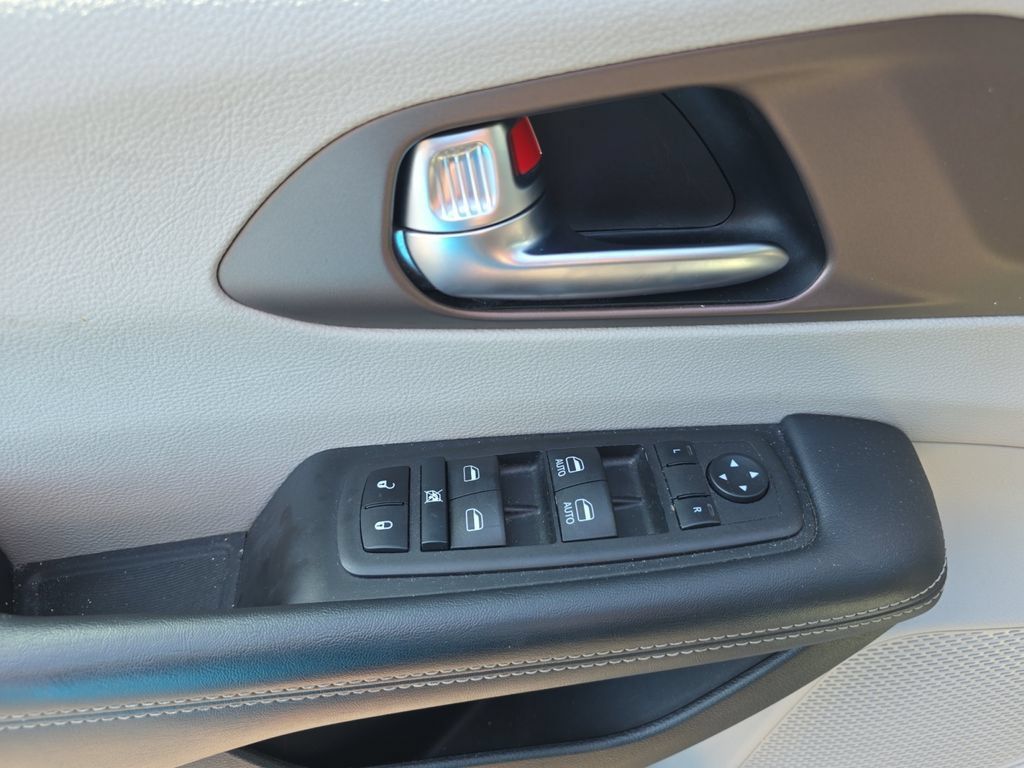 Used 2023 Chrysler Voyager LX FWD image 14