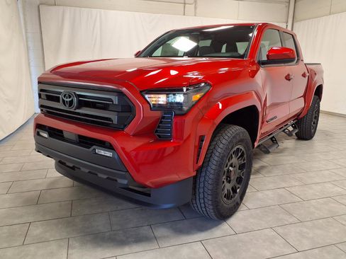 Used 2026 Toyota Tacoma SR5 image 3