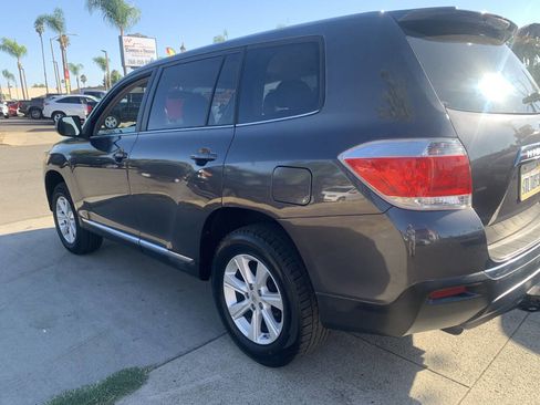 Used 2011 Toyota Highlander 2WD image 4