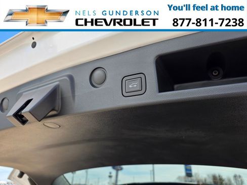New 2026 Chevrolet Equinox LT w/ Convenience Package II AWD/4WD image 11