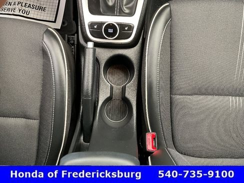 Used 2025 Hyundai Venue Limited FWD image 32