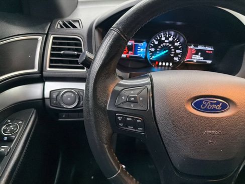 Used 2017 Ford Explorer XLT w/ Equipment Group 201A FWD image 25