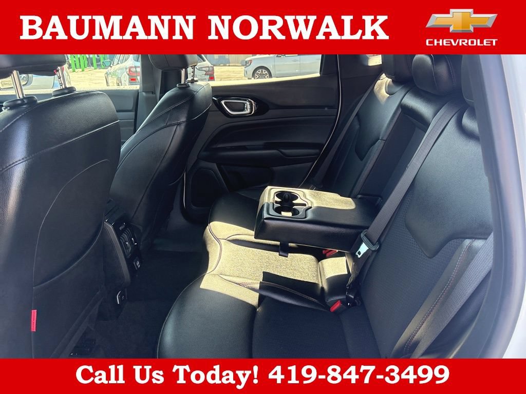 Used 2025 Jeep Compass Trailhawk AWD/4WD image 12