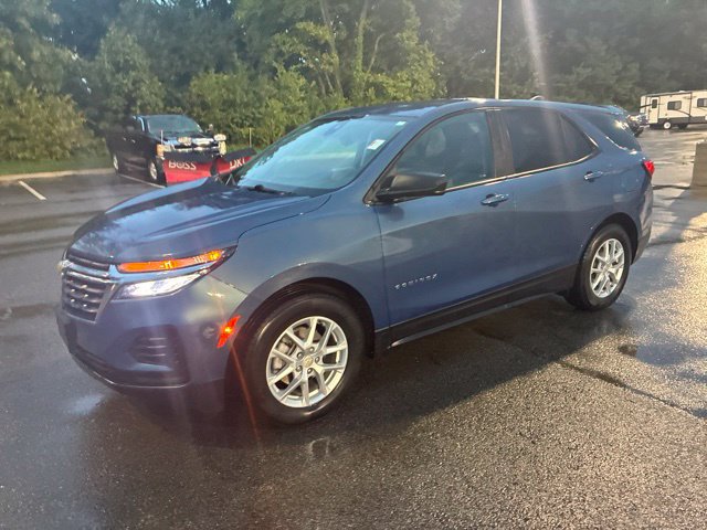 Used 2024 Chevrolet Equinox LS w/ LS Convenience Package FWD image 2
