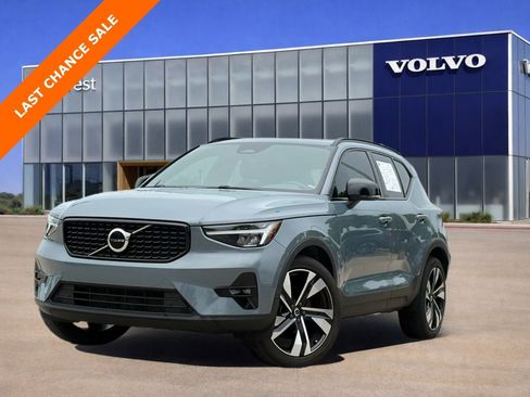 Certified 2023 Volvo XC40 B5 Plus w/ Climate Package AWD/4WD image 1