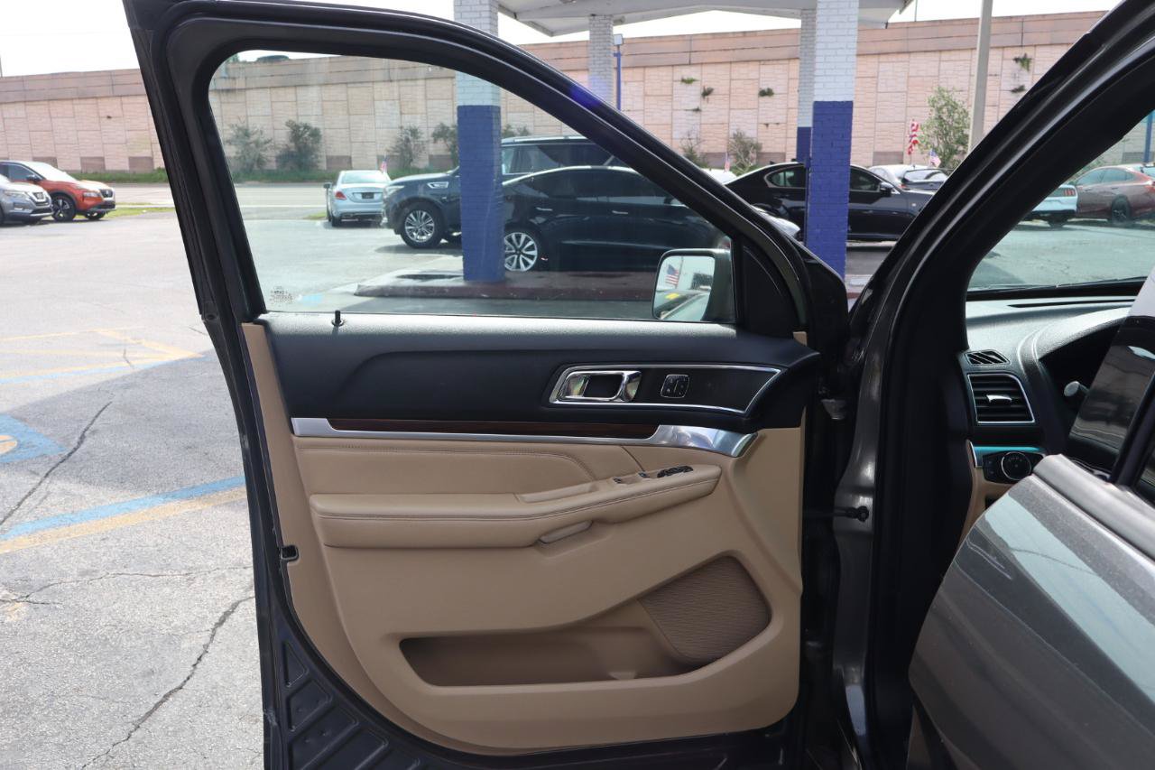 Used 2016 Ford Explorer Limited w/ Equipment Group 301A FWD image 9