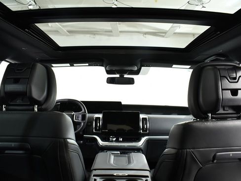 New 2026 Ford Expedition Max Platinum image 17