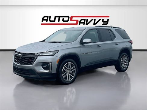 Used 2023 Chevrolet Traverse RS image 3