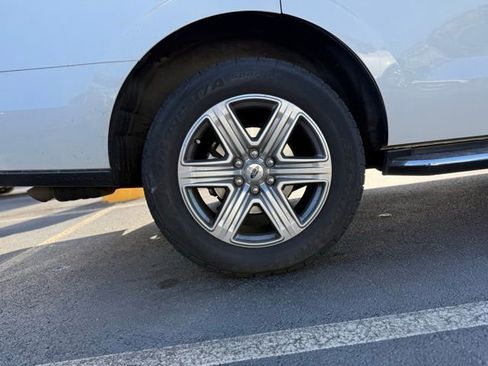 Used 2020 Ford Expedition XLT w/ Equipment Group 202A AWD/4WD image 5