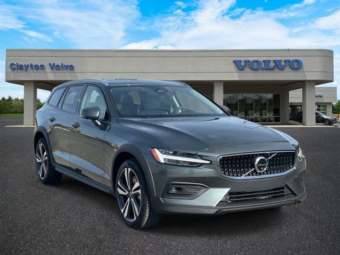 New 2026 Volvo V60 B5 Cross Country Plus w/ Climate Package AWD/4WD image 1