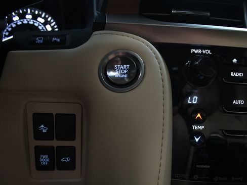 Used 2021 Lexus LX 570 4WD w/ Luxury Package image 63