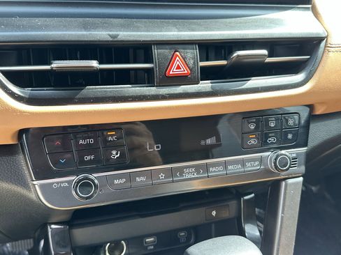Certified 2024 Kia Seltos EX FWD image 16