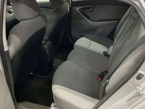 Used 2015 Hyundai Elantra SE image 15
