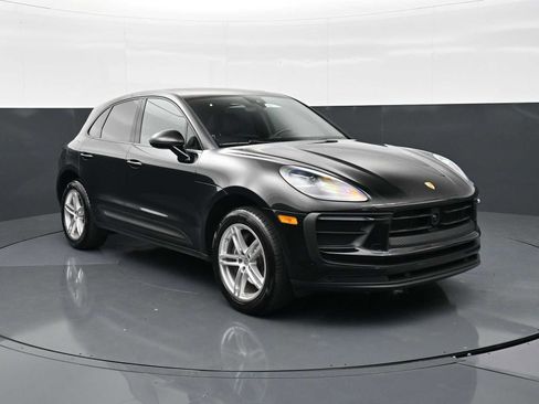 Certified 2024 Porsche Macan AWD/4WD image 25
