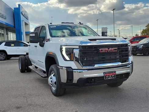 New 2026 GMC Sierra 3500 Pro w/ Convenience Package image 2