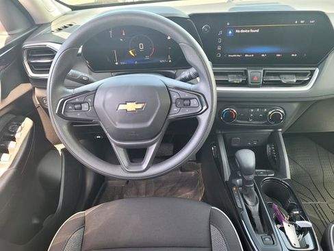Used 2025 Chevrolet TrailBlazer LS FWD image 15
