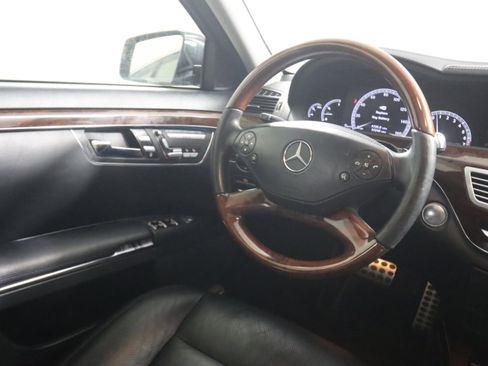 Used 2011 Mercedes-Benz S 550 4MATIC image 10